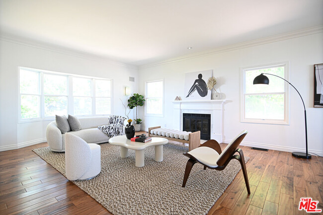 Foto del edificio - 24772 W Saddle Peak Rd