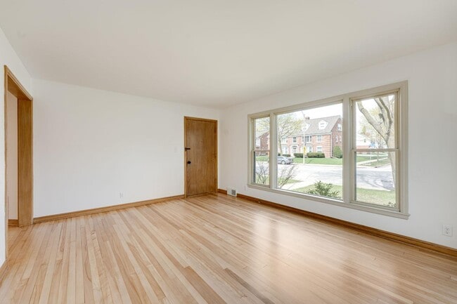 Foto del edificio - 8201 W North Ave