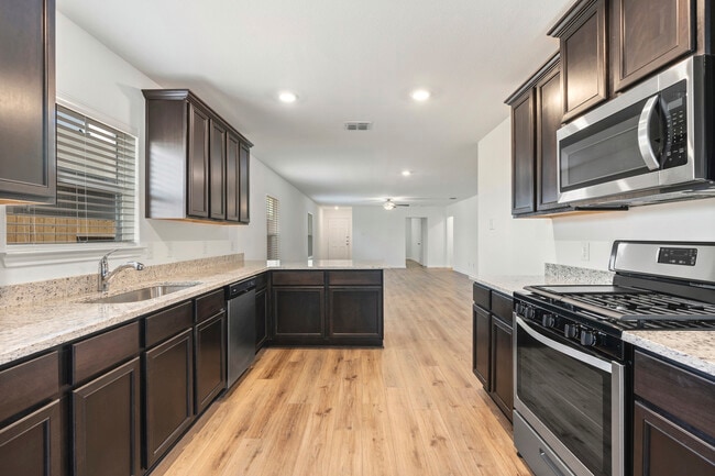 Building Photo - 15303 Telfaire Mdw