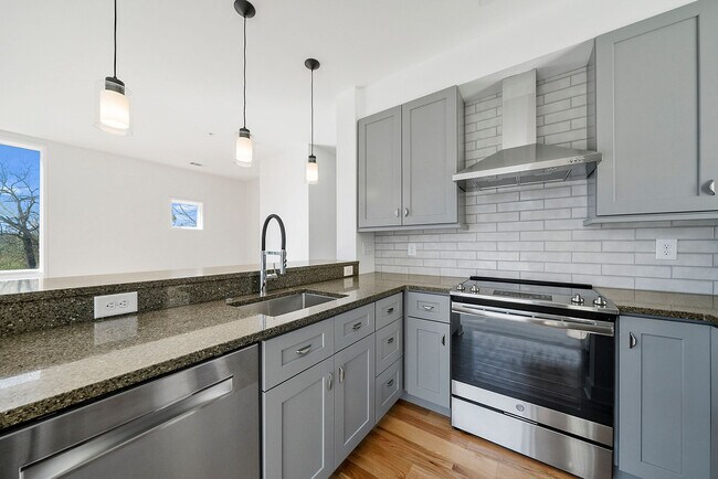 Building Photo - 1322 La France St NE