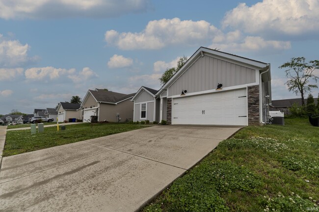 Building Photo - 2822 Brewster Dr