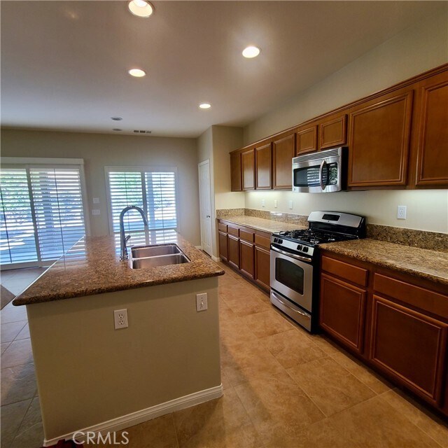 Foto del edificio - 9023 Silver Star Ave