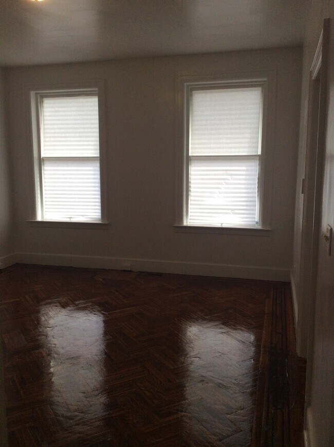Foto del edificio - 1st Floor 2 Bedroom York City SD