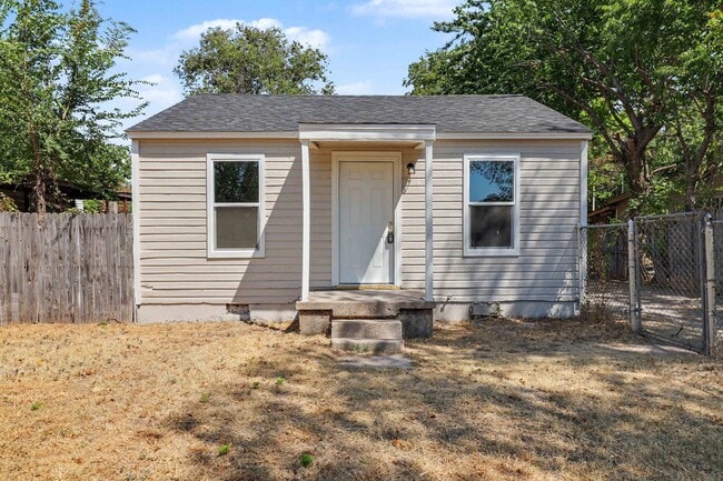 Photo - 1217 SW 17th St (Oklahoma City, OK) House