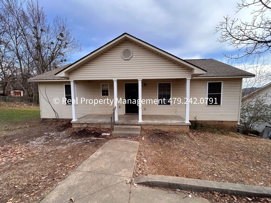 Primary Photo - $950 MOVE-IN SPECIAL! Super cute newly rem...