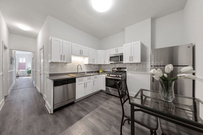 Foto del edificio - 6401 S Eberhart Ave