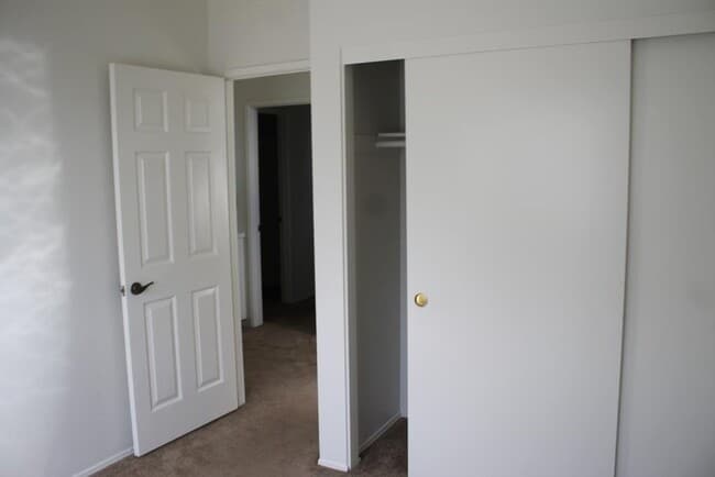 Building Photo - 3Bed/2.5Bath off Poinsettia in Carlsbad!~ ...