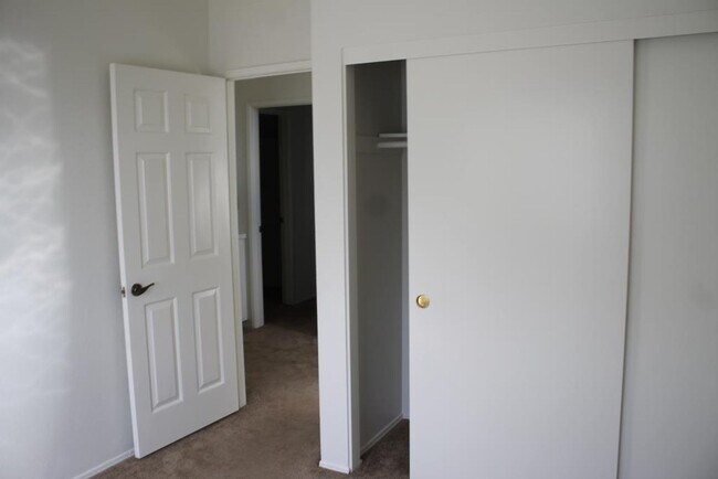 Foto del edificio - 3Bed/2.5Bath off Poinsettia in Carlsbad!~ ...