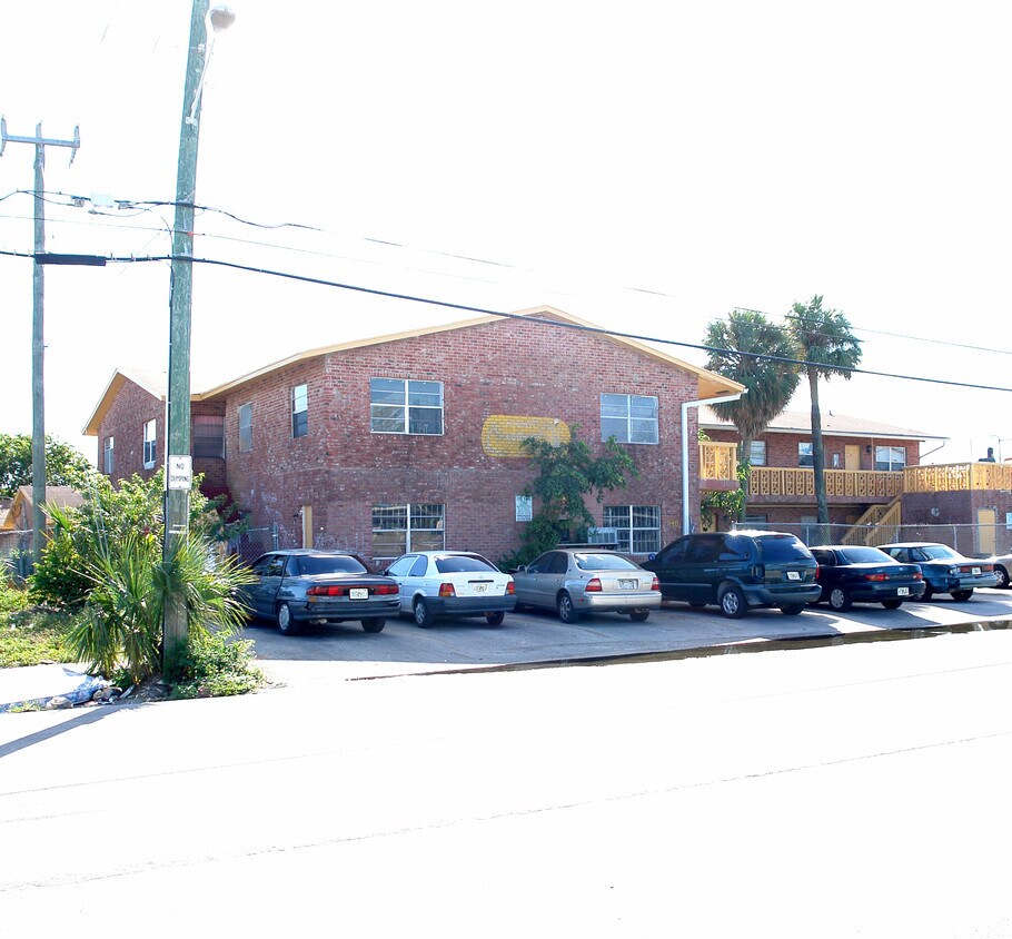 Building Photo - 940 NW 8th Ave