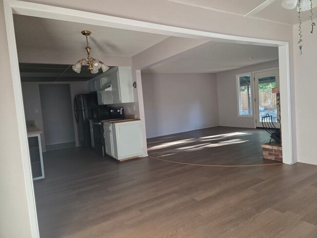 Building Photo - Pet Friendly family home