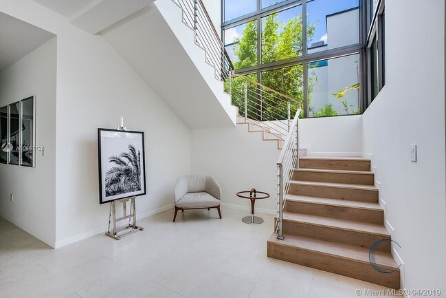 Building Photo - 4528 Prairie Ave