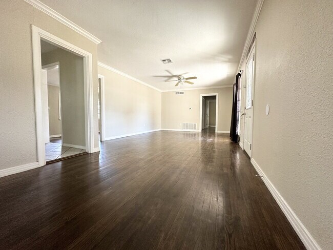 Foto del edificio - Spacious Home in Tech Terrace