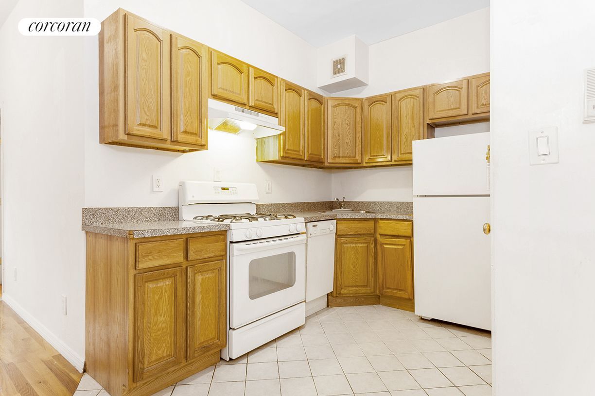 Building Photo - 305 E 56th St