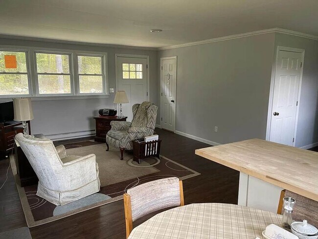 Building Photo - 127 Holbrook Ave
