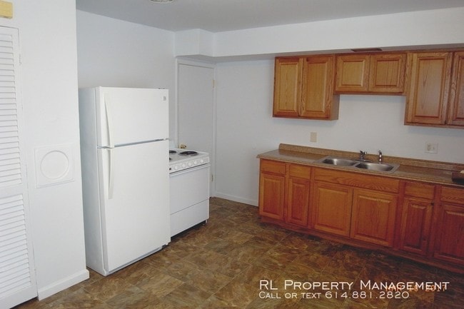 Building Photo - 885 N Meadows Ct