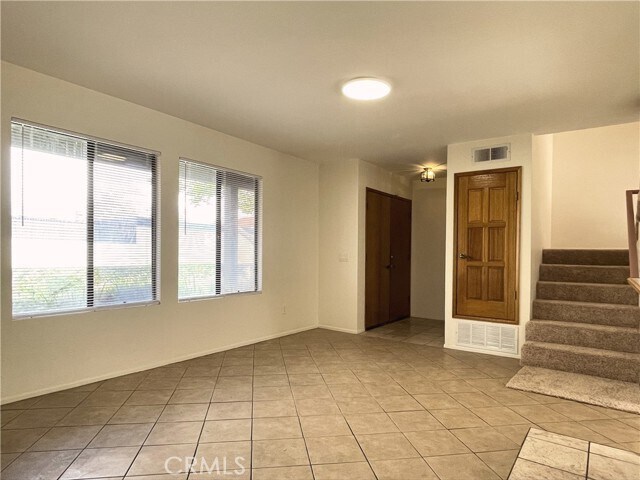 Foto del edificio - 5174 Village Dr