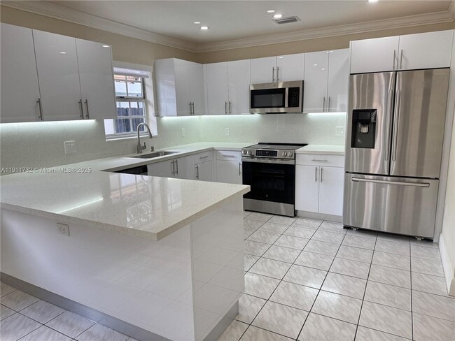 Foto del edificio - 5443 SW 143rd Ct