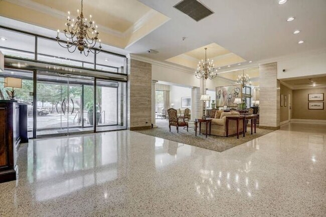 Foto del edificio - 300 Peachtree Rd NE