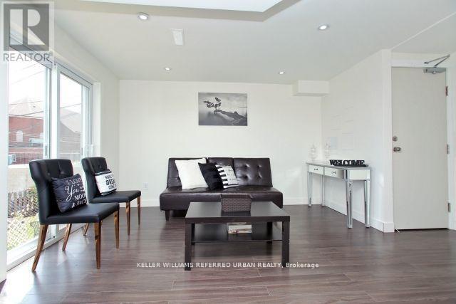 Photo du bâtiment - 1353 Davenport Rd