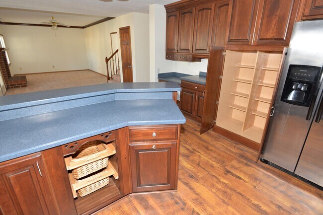 Building Photo - Updated Single Family in Clearfield Estate...