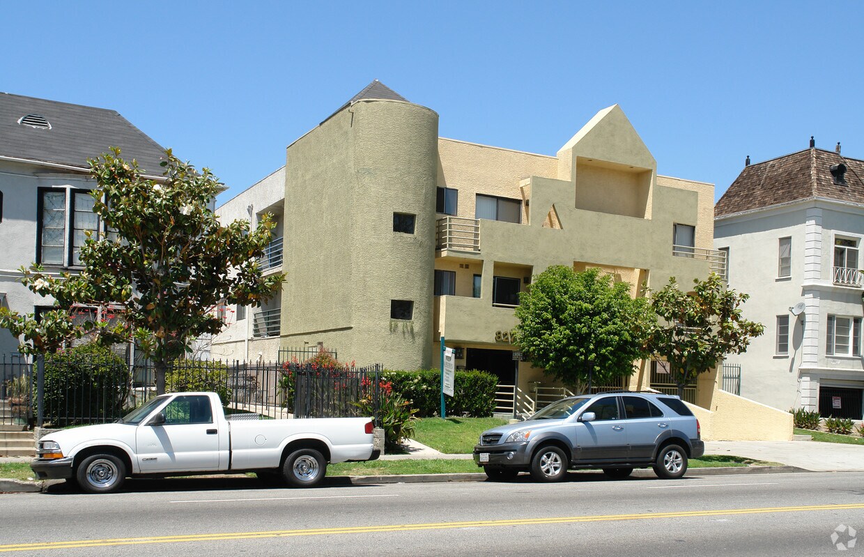 Building Photo - 827 S Wilton Pl.