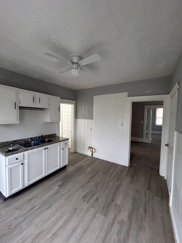 Foto del edificio - 2853 E 99th St