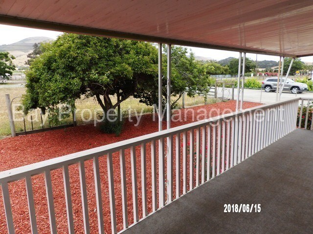 Foto del edificio - 672 Old Stage Rd