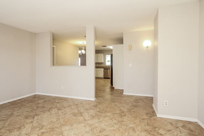 Foto del edificio - 1314 W Rockwell Dr