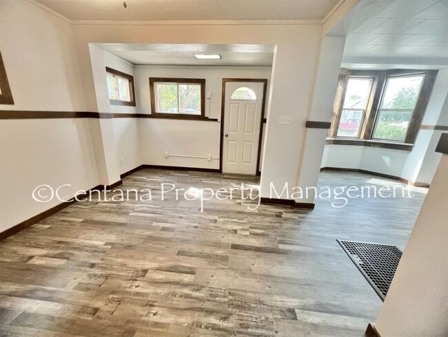 Building Photo - Cozy Remodeled ONE Bedroom Suite nestled i...