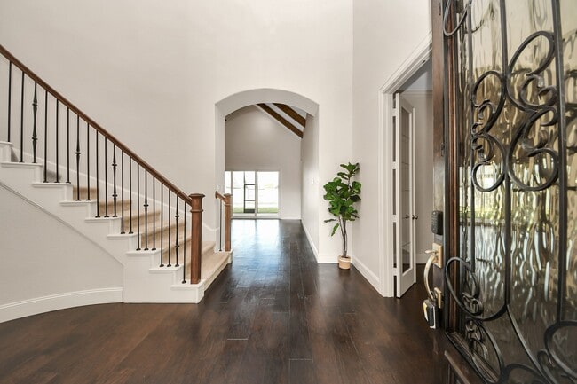 Building Photo - 9814 Carver Dr