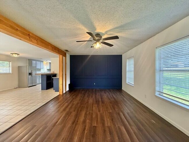 Building Photo - Spacious 3 Bedroom Home in Whitehouse ISD! Tour Today!