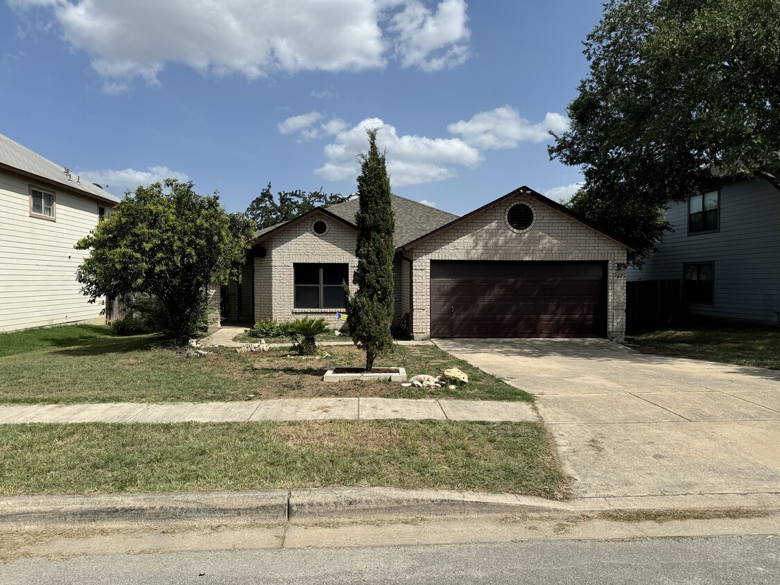Primary Photo - 7622 Forest Vale