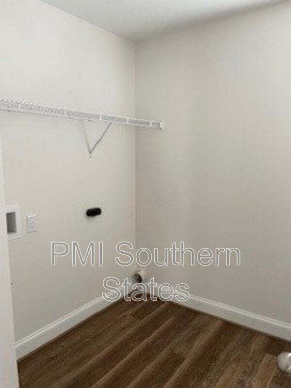 Foto del edificio - 402 Albus Dr