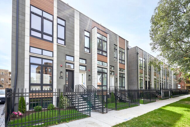 Building Photo - 6227 S Ellis Ave