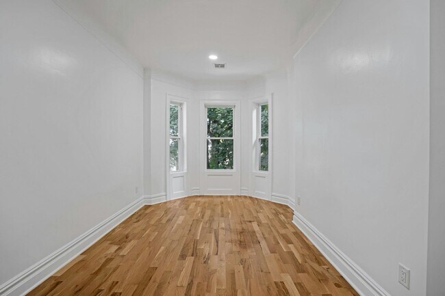 Building Photo - 52 Brinkerhoff St