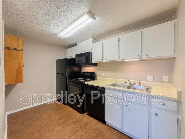 Building Photo - 608 John Paul Jones Dr