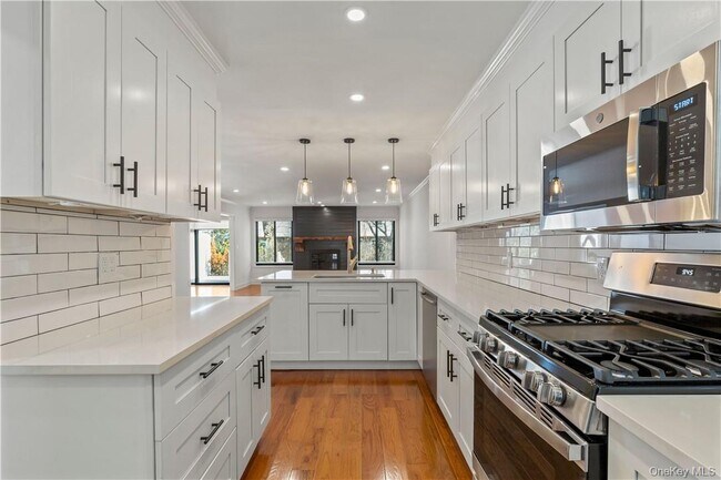 Building Photo - 50 Pondview Rd