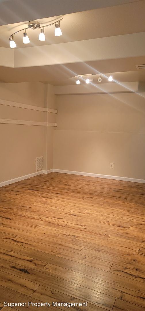 Building Photo - 5 br, 3 bath House - 1723 Meadow Dr.