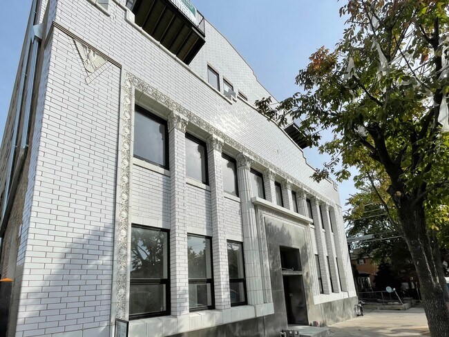 Foto del edificio - 1730 W Greenleaf Ave