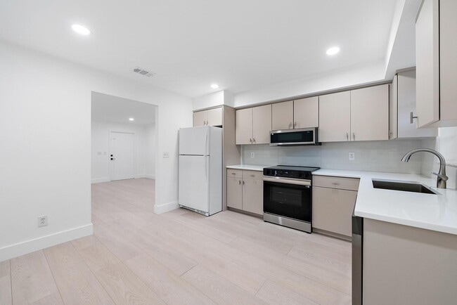 Building Photo - 1930 Service Rd