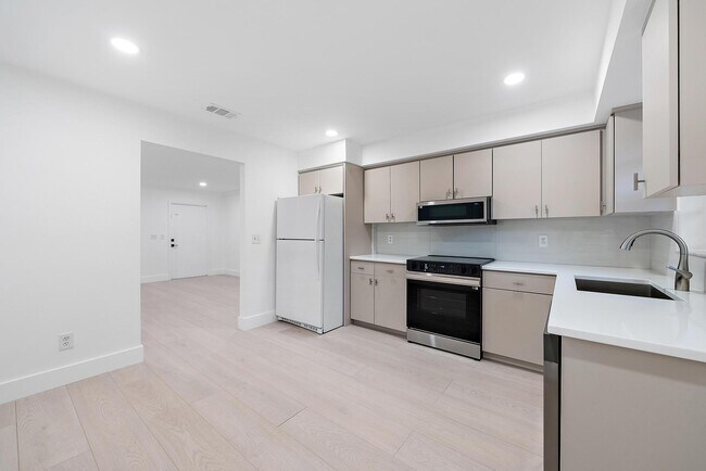 Foto del edificio - 1930 Service Rd