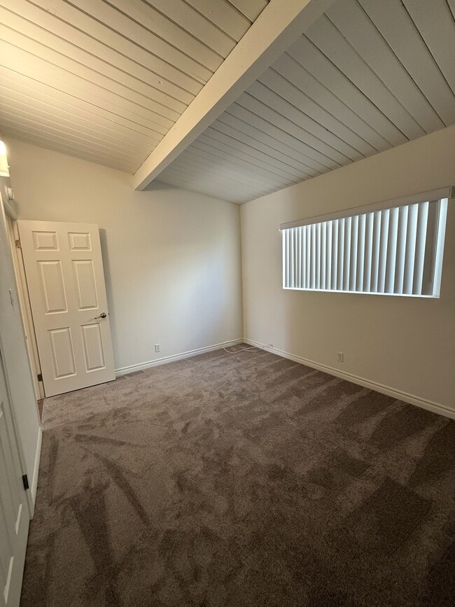 Building Photo - Friendly Hills Villas