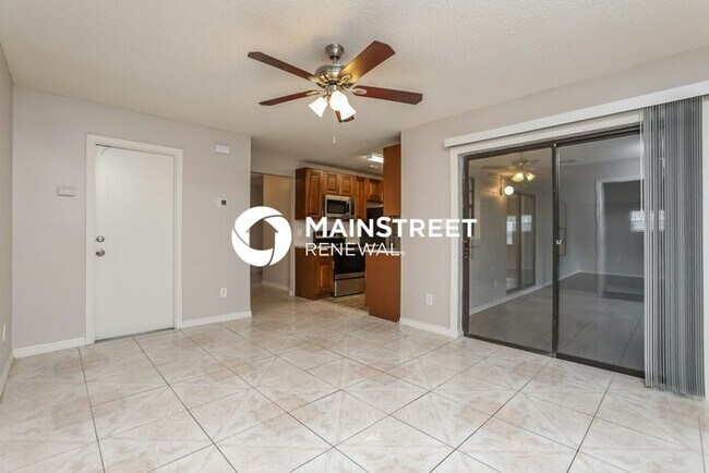 Building Photo - 4 Bedroom Pet-Friendly Home in Orlando, FL with Main Street Renewal