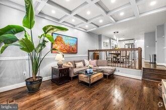 Building Photo - 710 S Charles St
