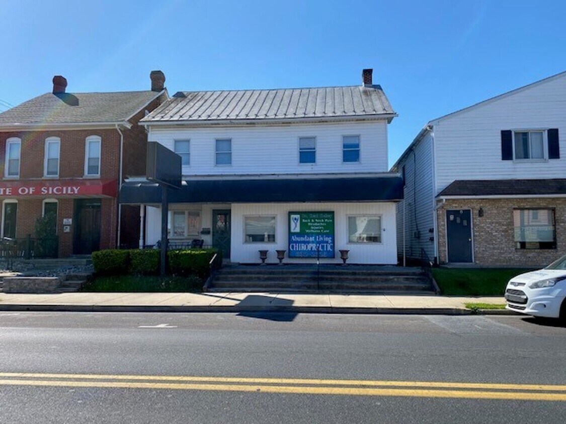 Foto principal - 2 Bedroom 2 Bathroom 2nd and 3rd floor Apa...