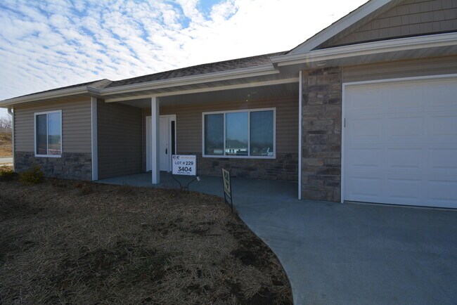 Building Photo - 3404 NAPOLI Dr