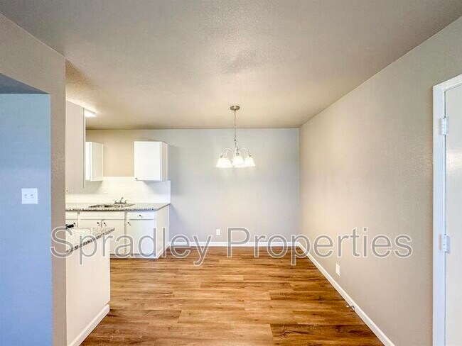 Foto del edificio - 120 W Main St