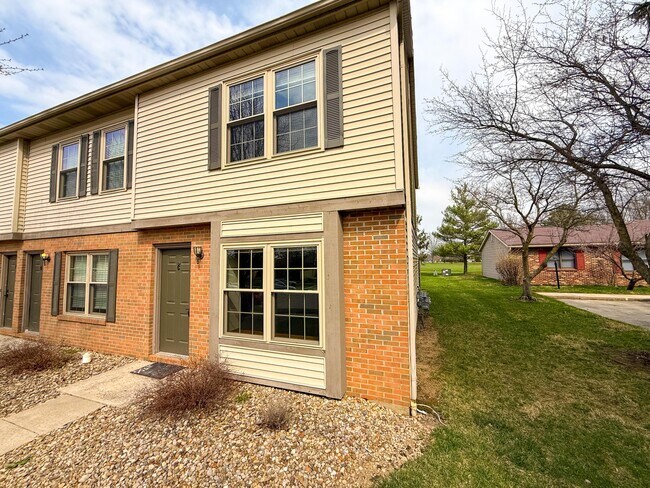 Foto del edificio - 635 Pebble Pl Dr