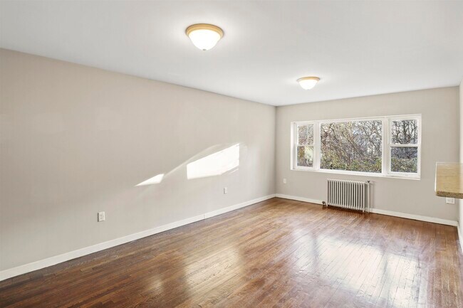 Building Photo - 40 Glenwood Ave