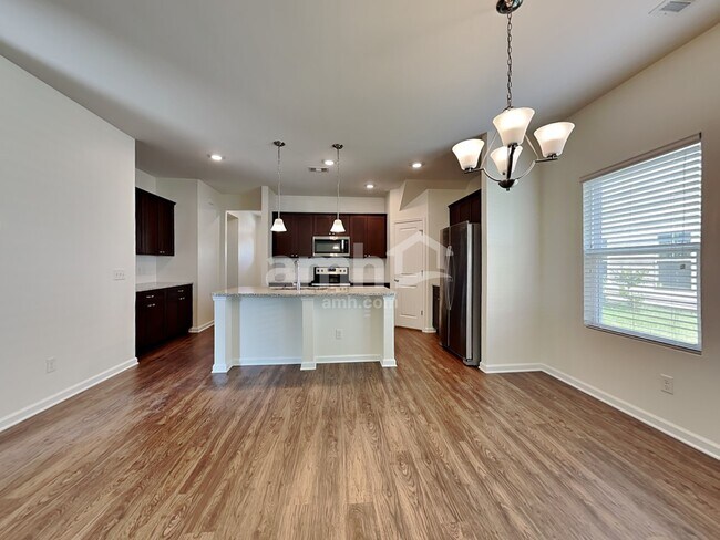 Building Photo - 219 Dogwood Cir